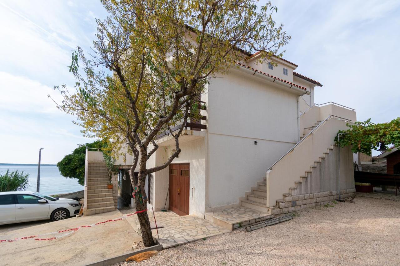 Apartments By The Sea Mandre, Pag - 4101 โคลัน ภายนอก รูปภาพ