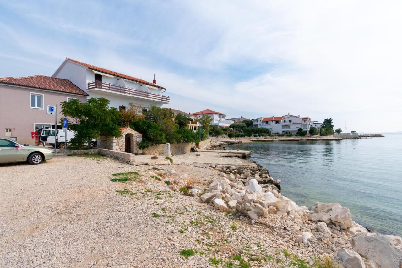 Apartments By The Sea Mandre, Pag - 4101 โคลัน ภายนอก รูปภาพ