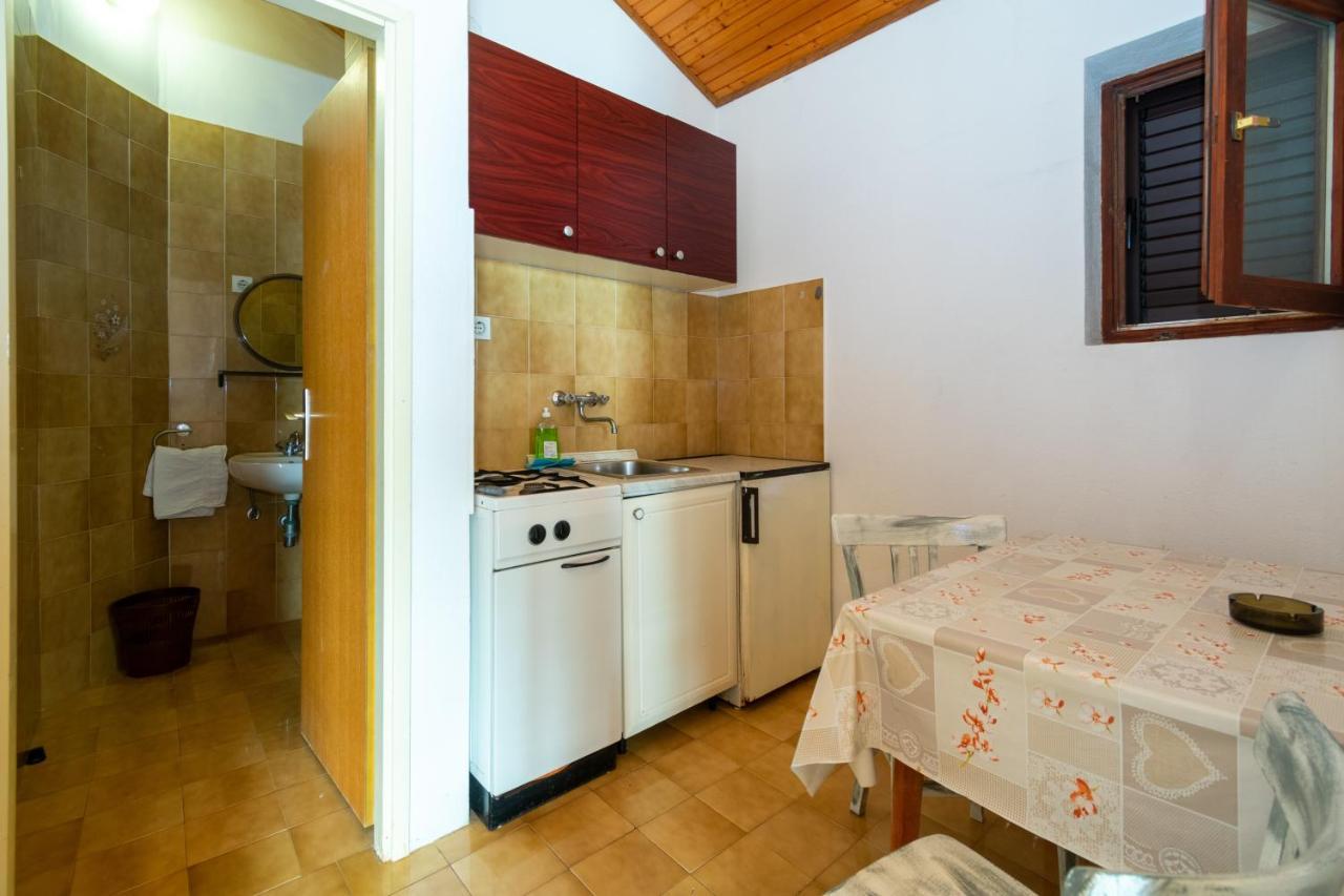 Apartments By The Sea Mandre, Pag - 4101 โคลัน ภายนอก รูปภาพ