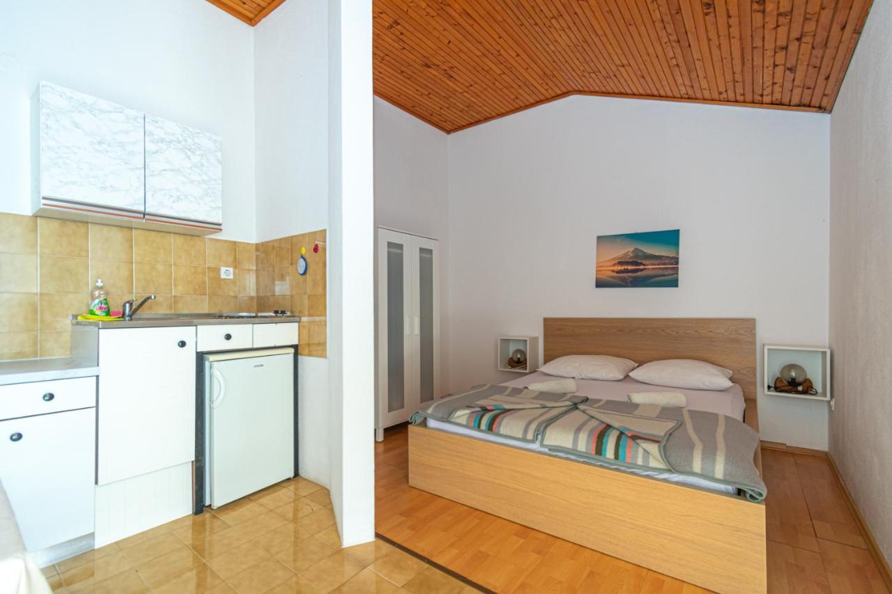 Apartments By The Sea Mandre, Pag - 4101 โคลัน ภายนอก รูปภาพ