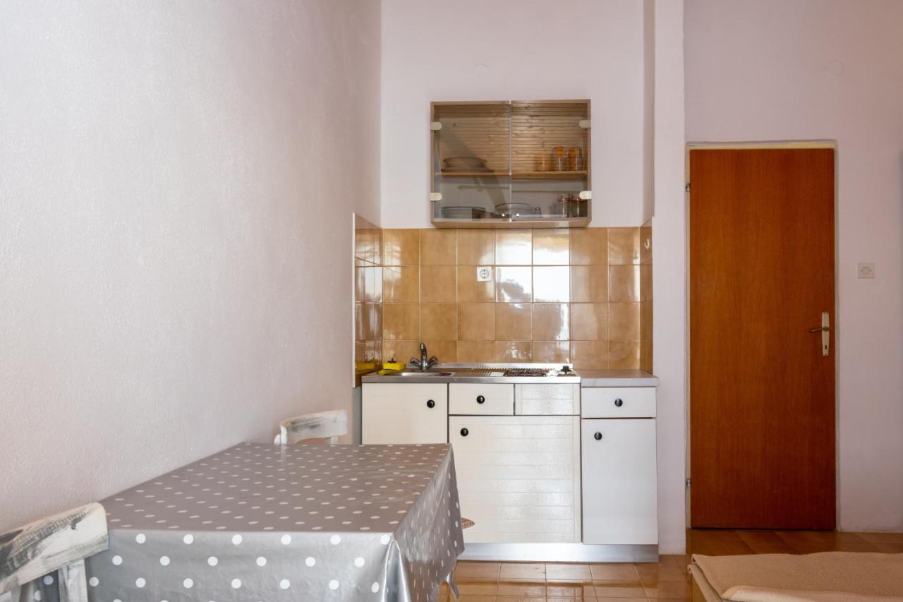 Apartments By The Sea Mandre, Pag - 4101 โคลัน ภายนอก รูปภาพ