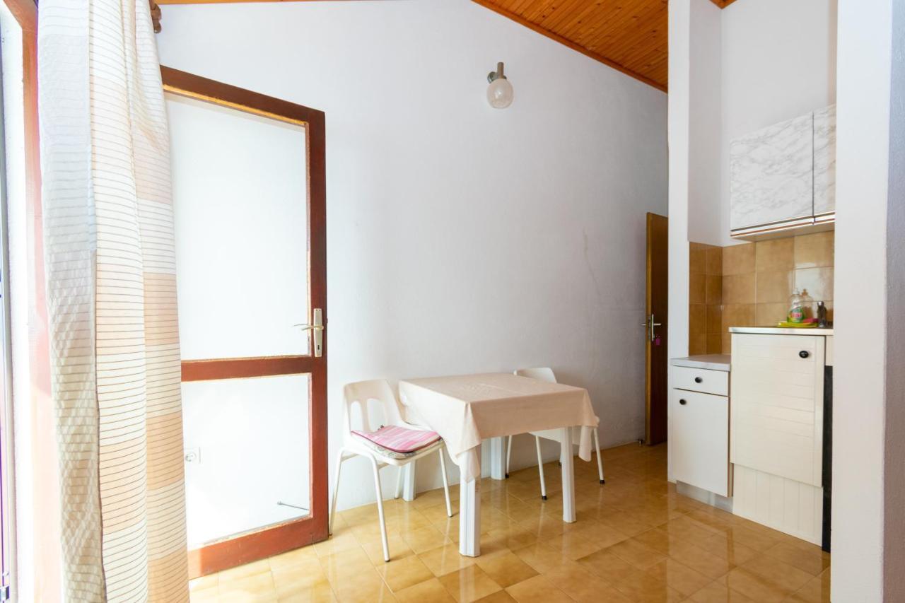 Apartments By The Sea Mandre, Pag - 4101 โคลัน ภายนอก รูปภาพ