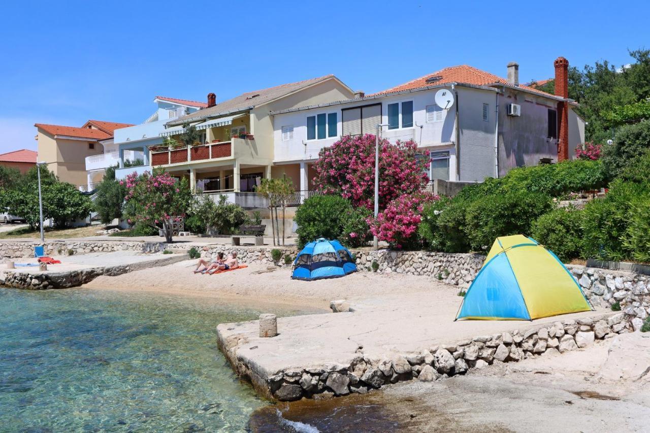 Apartments By The Sea Mandre, Pag - 4101 โคลัน ภายนอก รูปภาพ