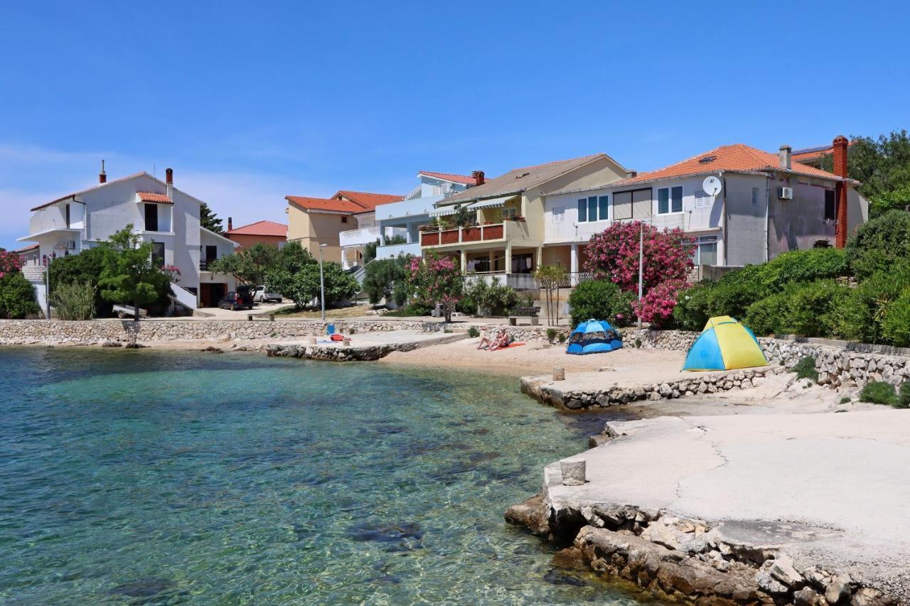 Apartments By The Sea Mandre, Pag - 4101 โคลัน ภายนอก รูปภาพ