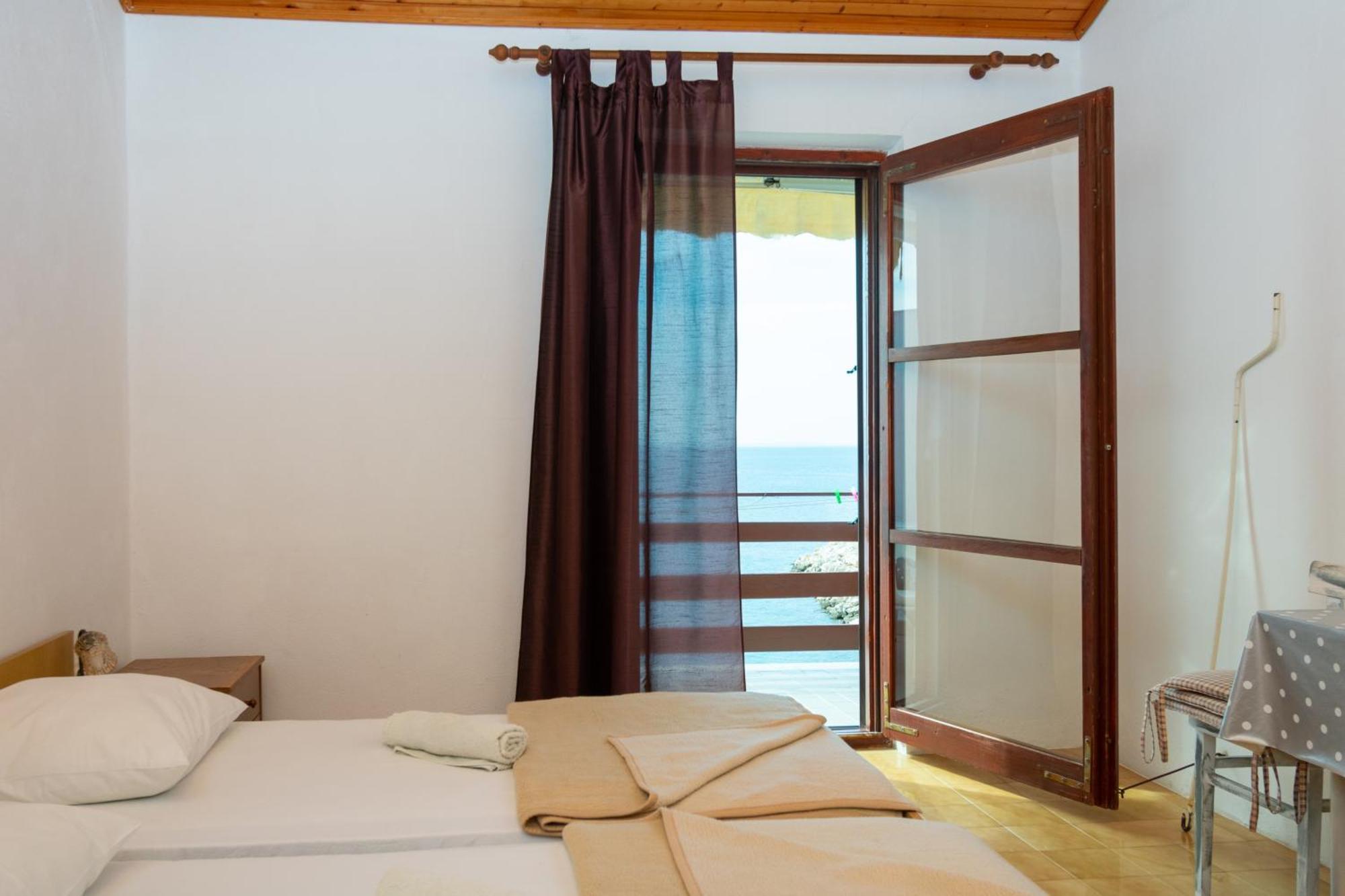 Apartments By The Sea Mandre, Pag - 4101 โคลัน ห้อง รูปภาพ